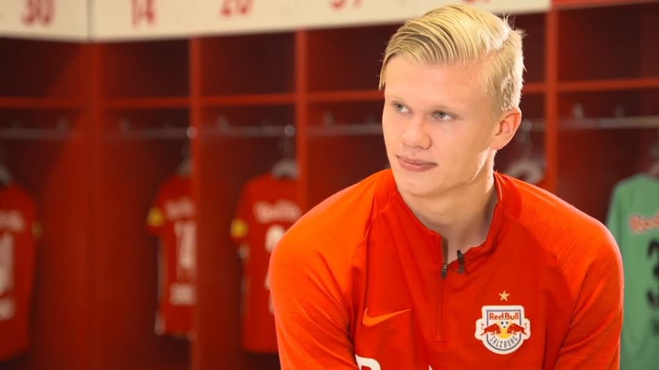 Autor de hat-trick na Champions, atacante deseja ser sucessor de Ibra