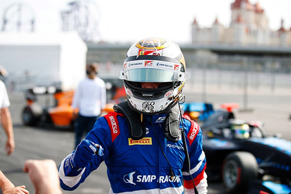 Robert Shwartzman faz a pole e se aproxima do título da F3