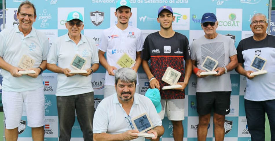 Campeões do masculino Bahia Juniors