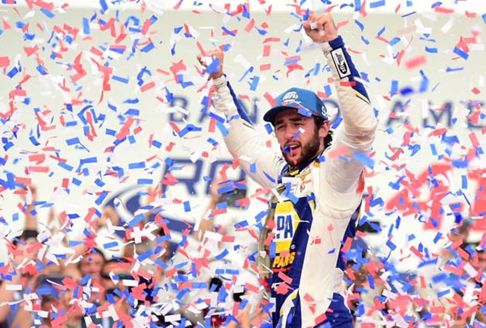 NASCAR Cup Series: Chase Elliott se recupera após batida e vence na pista de Charlotte