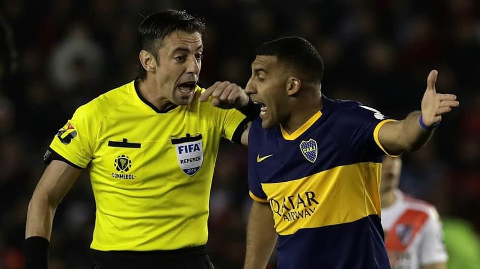 Comentarista argentino ataca Raphael Claus: 'Ele não pode ser tão filho da p***'