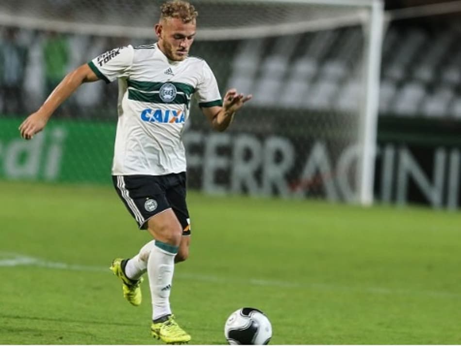 Julio Rusch vive a expectativa de recuperar seu espaço após a chegada de Jorginho