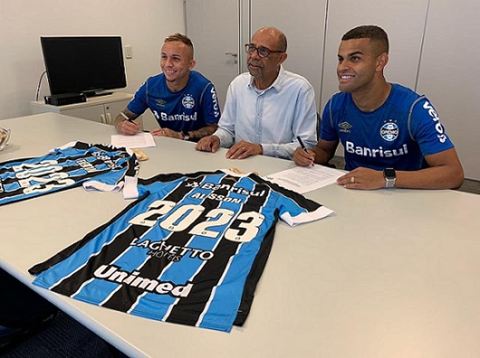 Com reajuste salarial, Everton e Alisson prolongam contrato por quatro anos