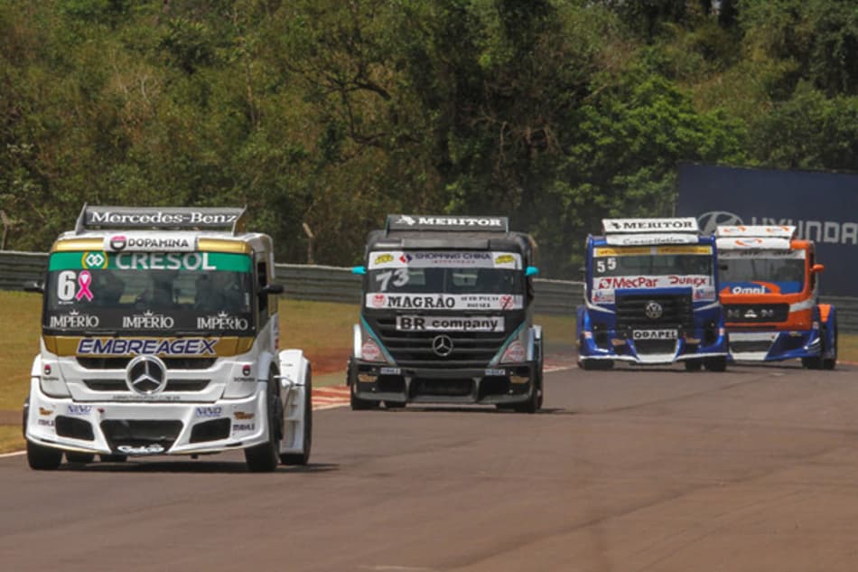 Cirino vence e AM Motorsport faz história com tripleta no retorno da Copa Truck