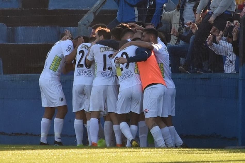 No início do Clausura no Uruguai, Peñarol perde invencibilidade