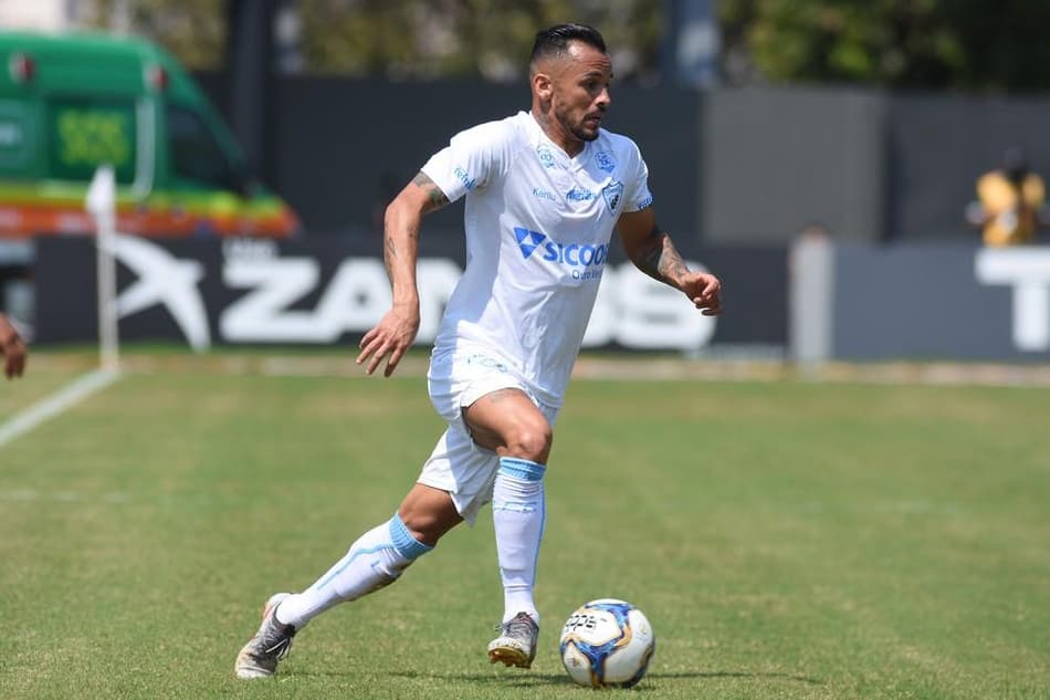 Lateral Alemão acredita em reação do Londrina na Série B do Brasileirão