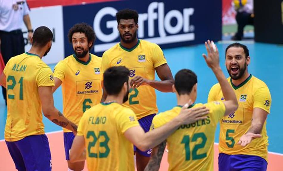 Brasil poupa titulares, mas vence outra na Copa do Mundo de vôlei