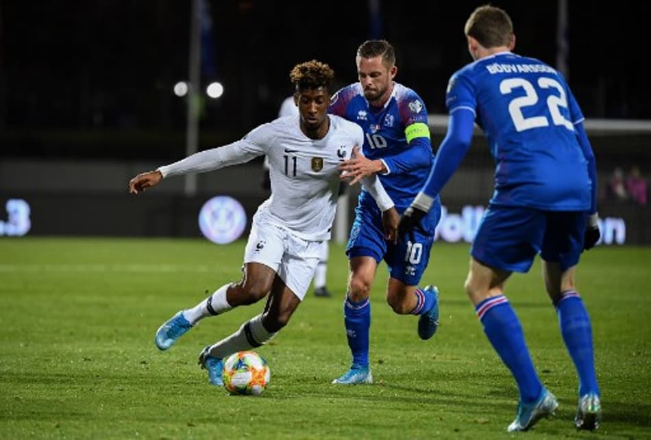 Em duelo monótono, França vence a Islândia e se aproxima da Eurocopa