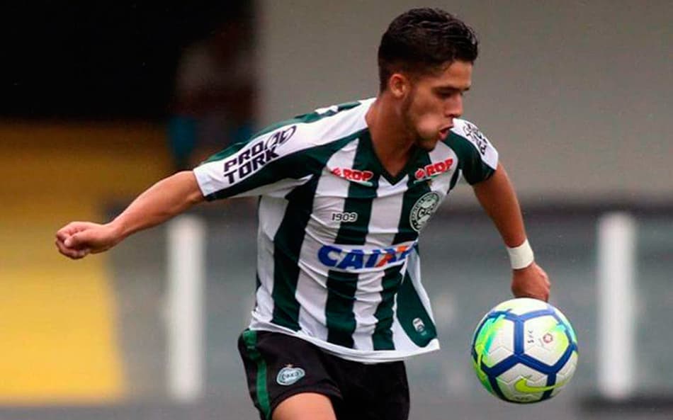 Coritiba encaminha a venda de Yan Couto ao Barcelona
