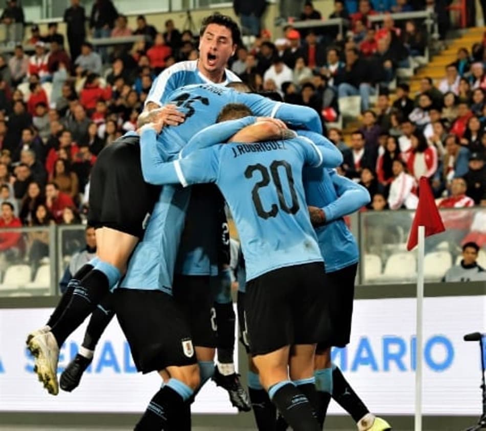 Com um a menos, Uruguai arranca empate diante do Peru