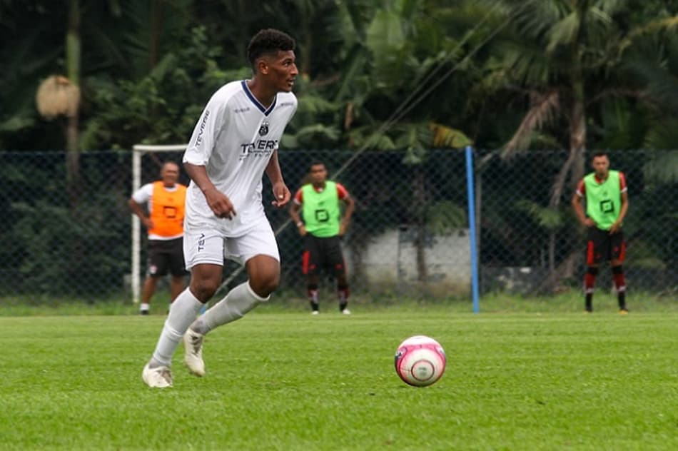 Depois de ficar parado por grave doença, jogador recomeça no futebol de SC