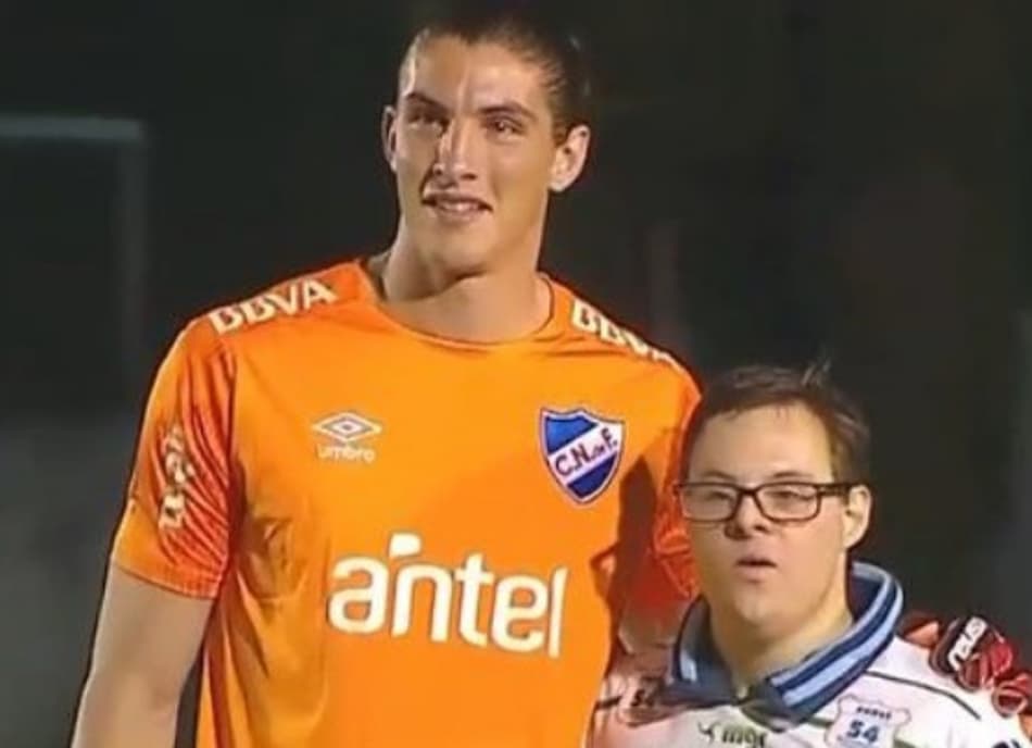 Torcedor de time uruguaio chama atenção em pós-jogo do torneio nacional