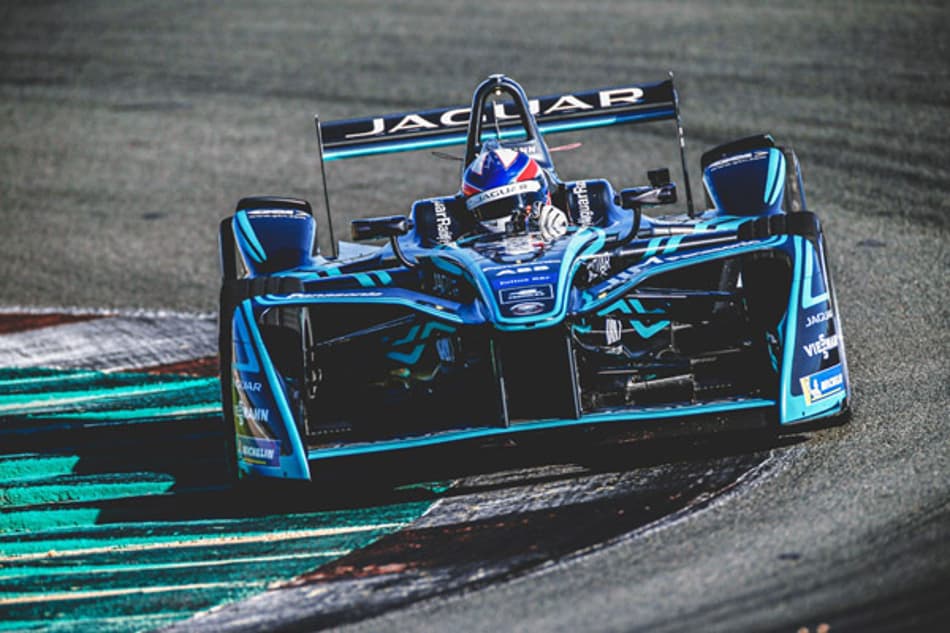 Sérgio Jimenez comemora resultado do teste com a Jaguar Racing na Fórmula E