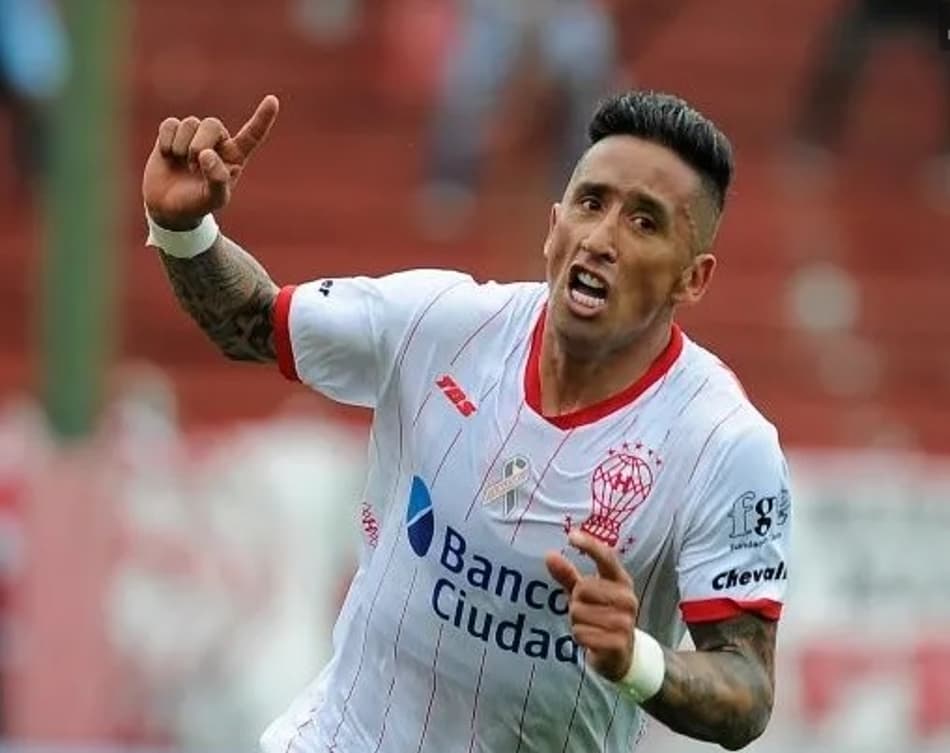 Lucas Barrios desabafa após gol em clássico na Argentina