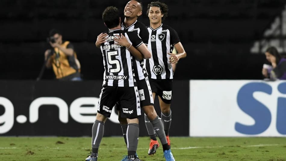 Em palco de boas lembranças, Botafogo tenta vencer o Grêmio