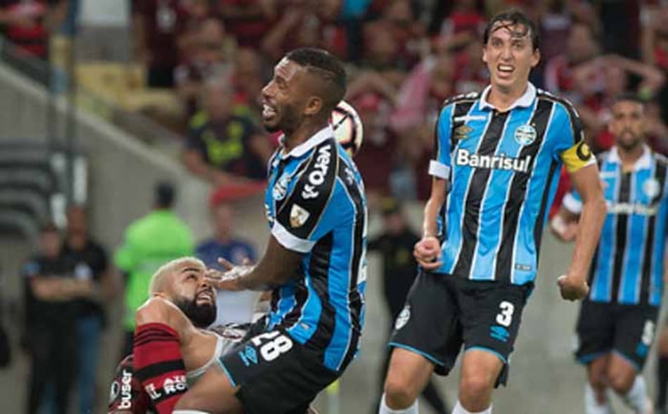 ATUAÇÕES: Grêmio decepciona e é massacrado pelo Fla