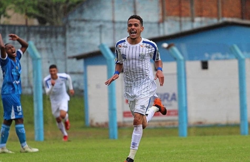 Cria do São Paulo, Thiaguinho vai bem na base e é promovido no Avaí