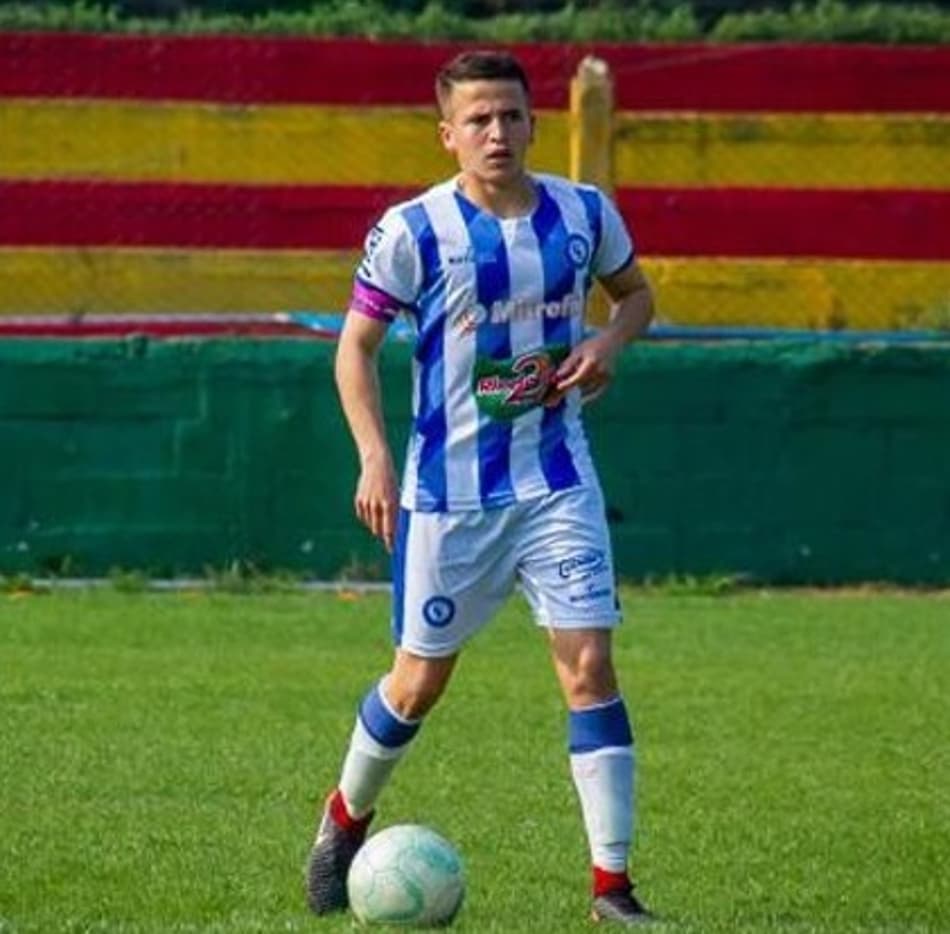 Fã de Fernandinho, volante uruguaio revela o desejo de atuar no Brasil