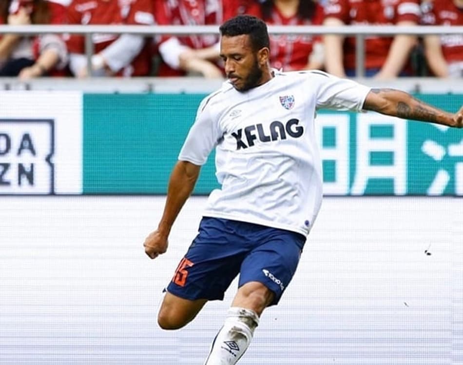 Contra time de Iniesta e David Villa, brasileiro Arthur Feitoza marca pela primeira vez no Japão