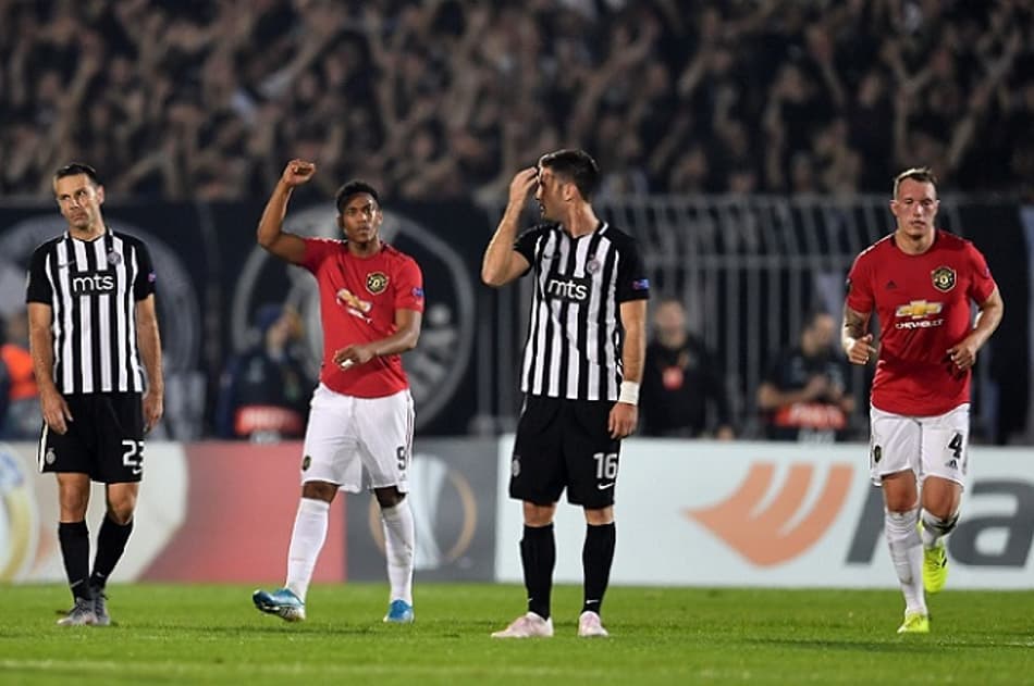 Com gol de pênalti de Martial, United vence Partizan pela Liga Europa