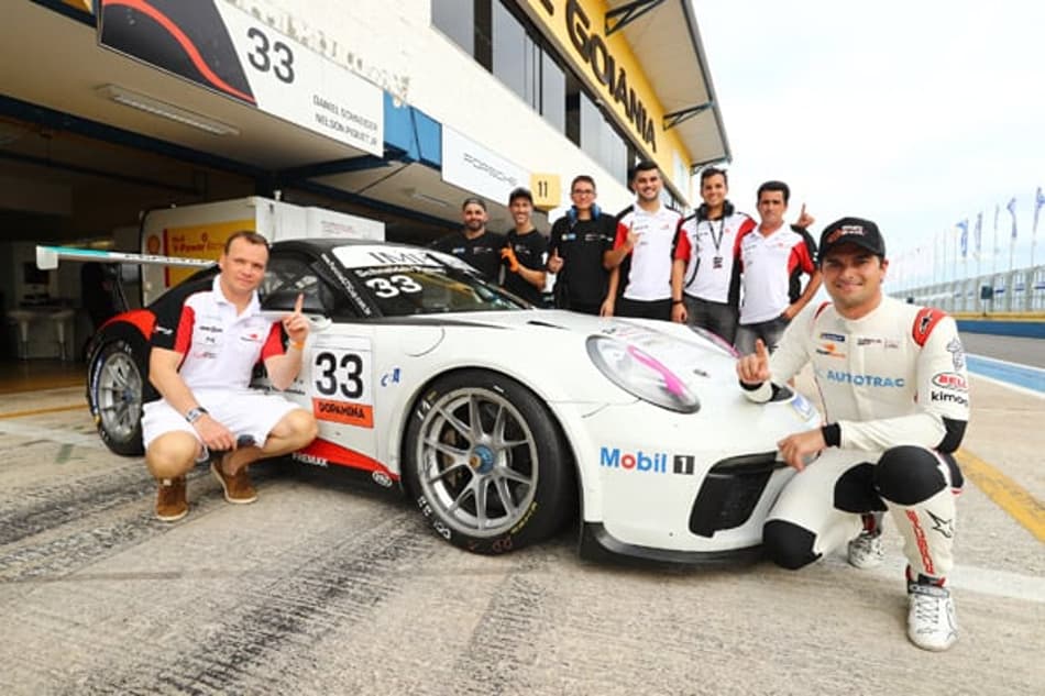 Porsche Endurance Series: Com direito a melhor volta do dia, dupla Piquet/Schneider é pole nos 300 km de Goiânia