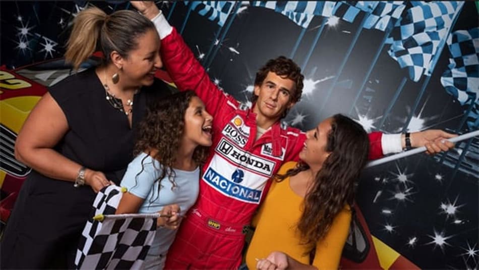 Madame Tussauds Orlando celebra a vida e o legado de Ayrton Senna com uma nova estátua