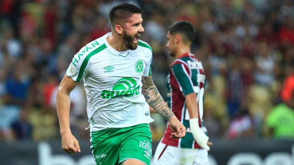Pesadelos recentes voltam, e Flu decepciona torcedores ao empatar com a Chapecoense no Maraca