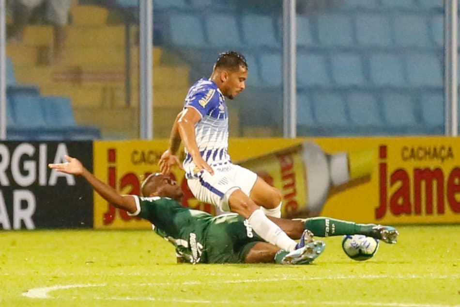 Evando revela tristeza por derrota e desconversa sobre VAR