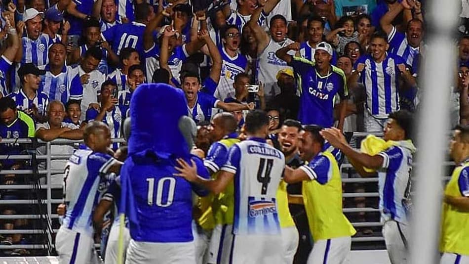 Argel Fucks vibra com exibição do CSA diante do Corinthians