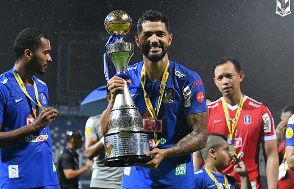 Vice-artilheiro do torneio, brasileiro celebra título e acesso na Tailândia