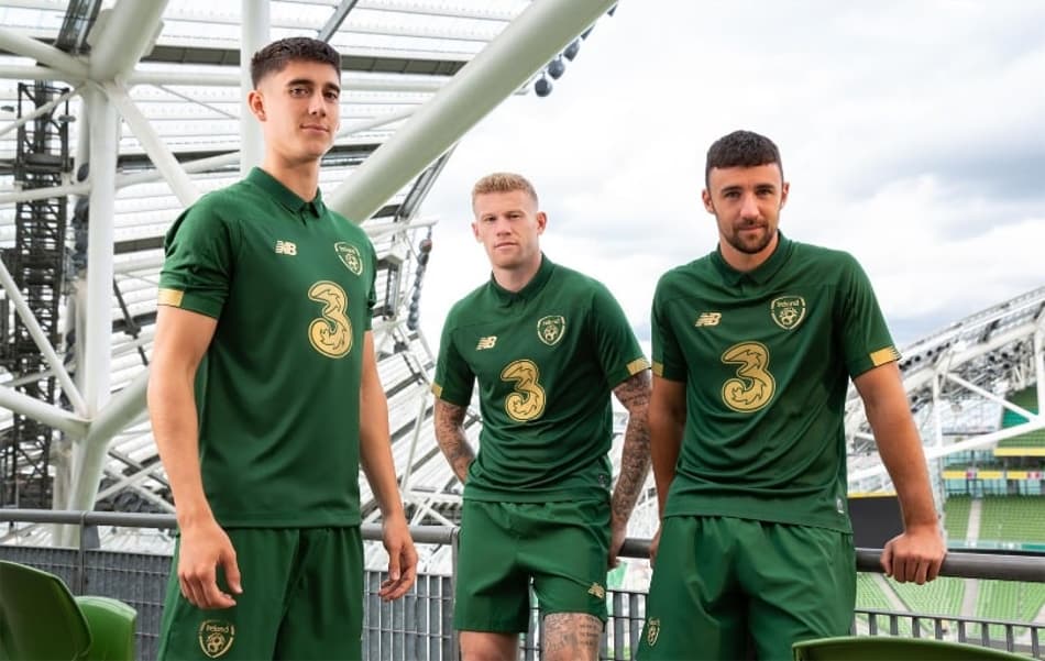 Com patrocinadora master na camisa, Irlanda lança uniforme titular para 19/20