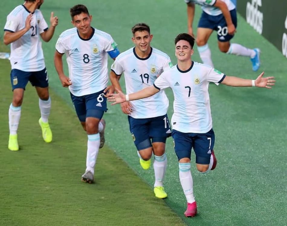Argentina vence o Tajiquistão e se classifica às oitavas de final do Mundial Sub-17