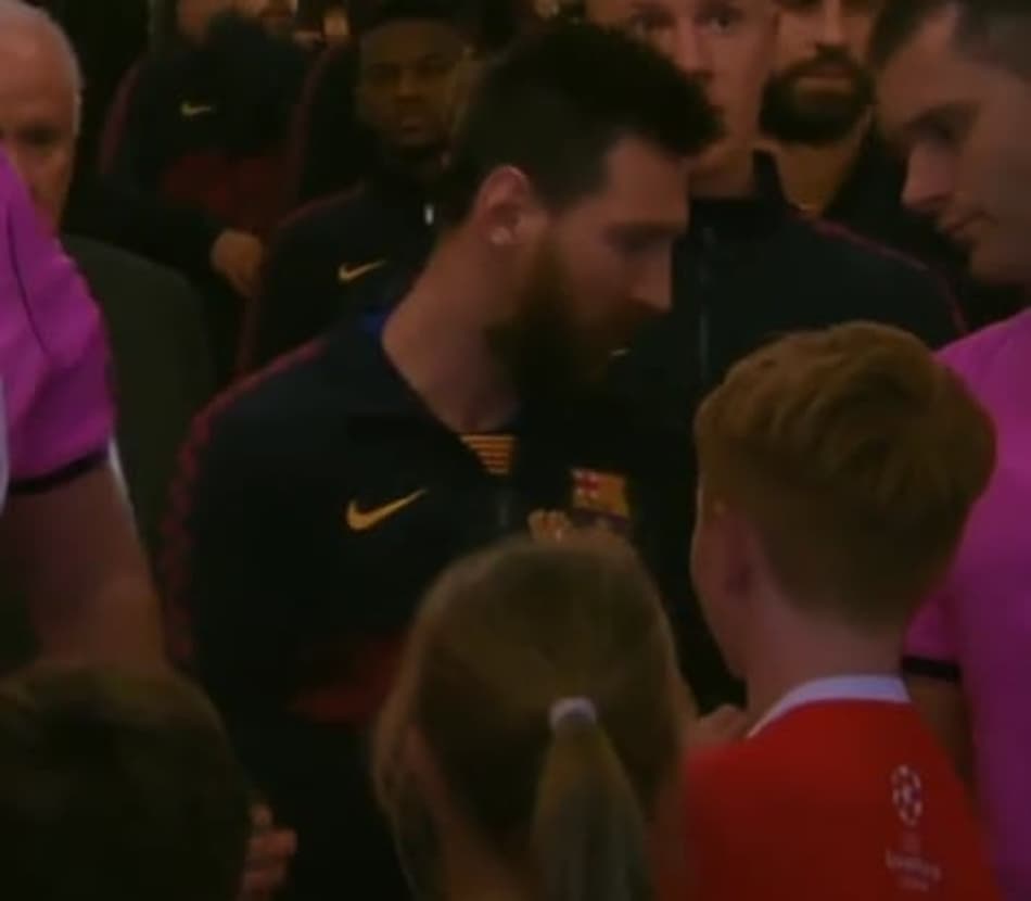 Lionel Messi deixa mascotinhos da UEFA encantados e viraliza; Assista