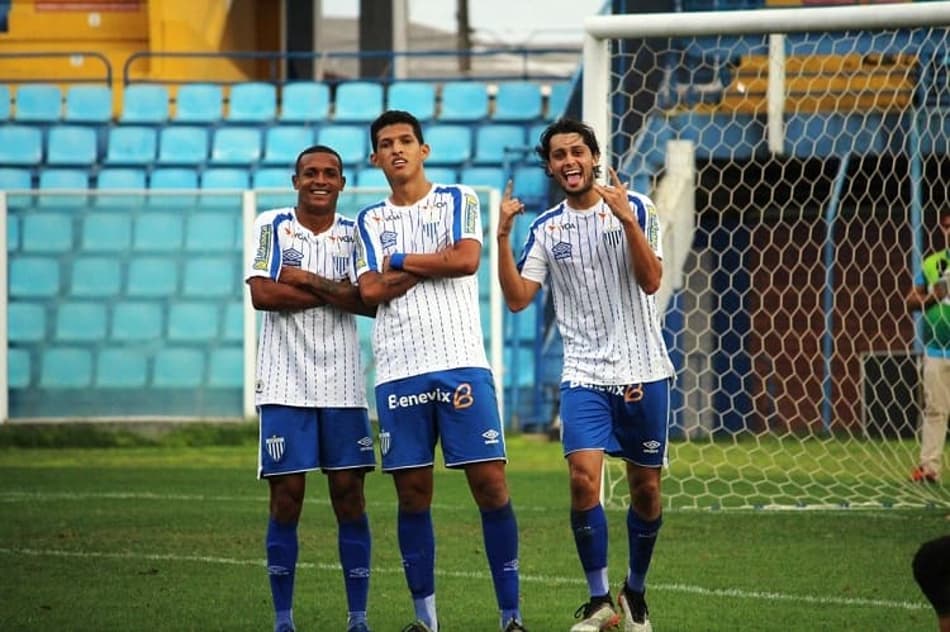 Após vitória e vantagem, atacante comemora gol pelo Avaí na Copa SC
