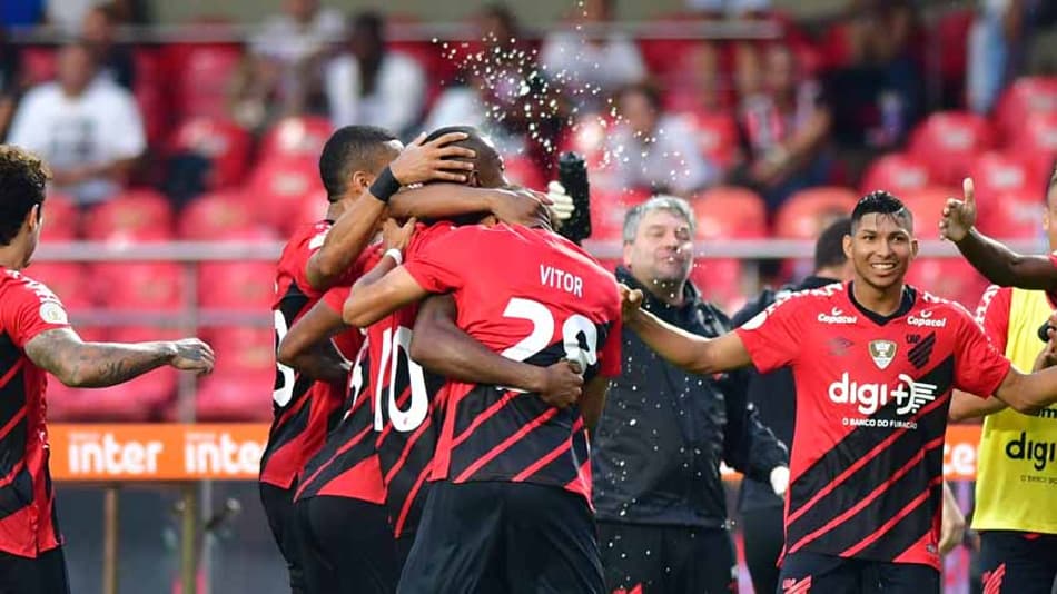 Apesar da vitória, Eduardo Barros admite atuação abaixo da média do Furacão