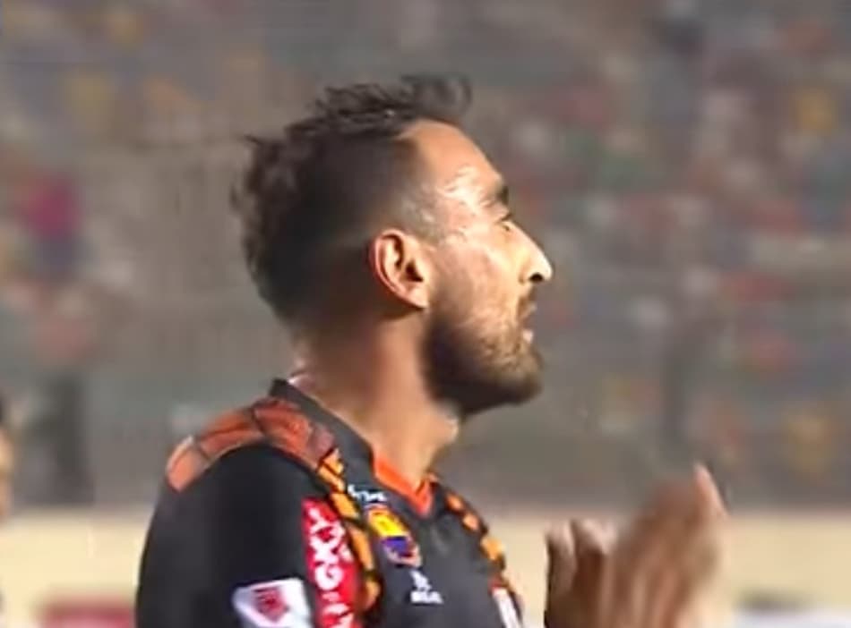 No Clausura peruano, zagueiro faz gol de oportunismo… só que contra