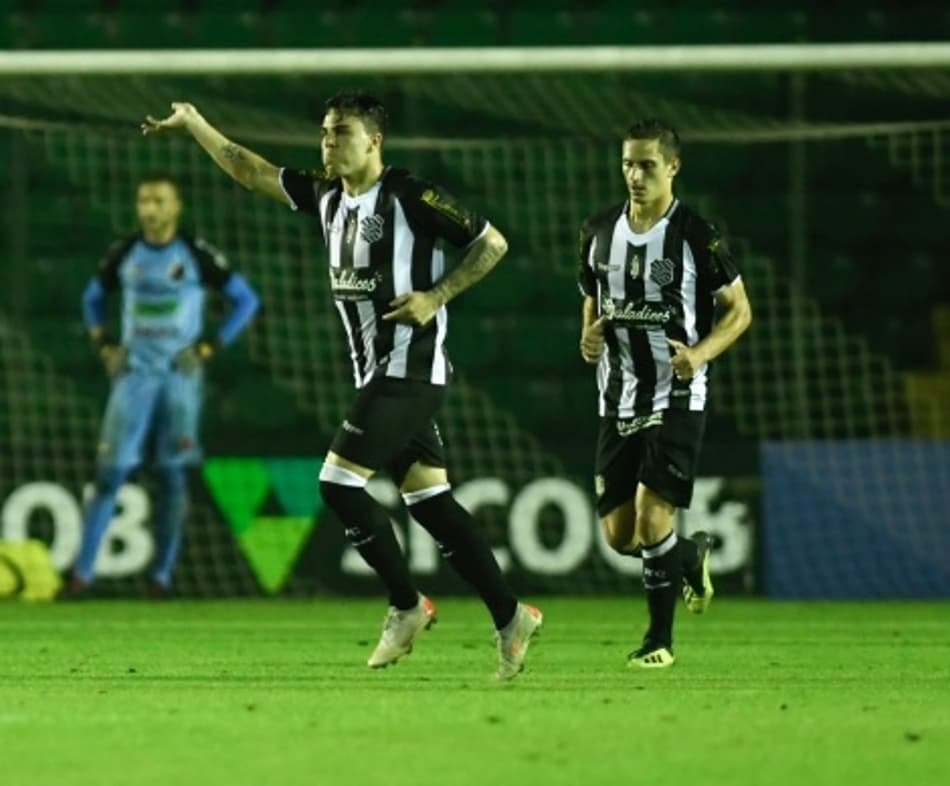 Com gol e assistência, Andrigo é o destaque do Figueirense em jogo que tirou o time do Z-4