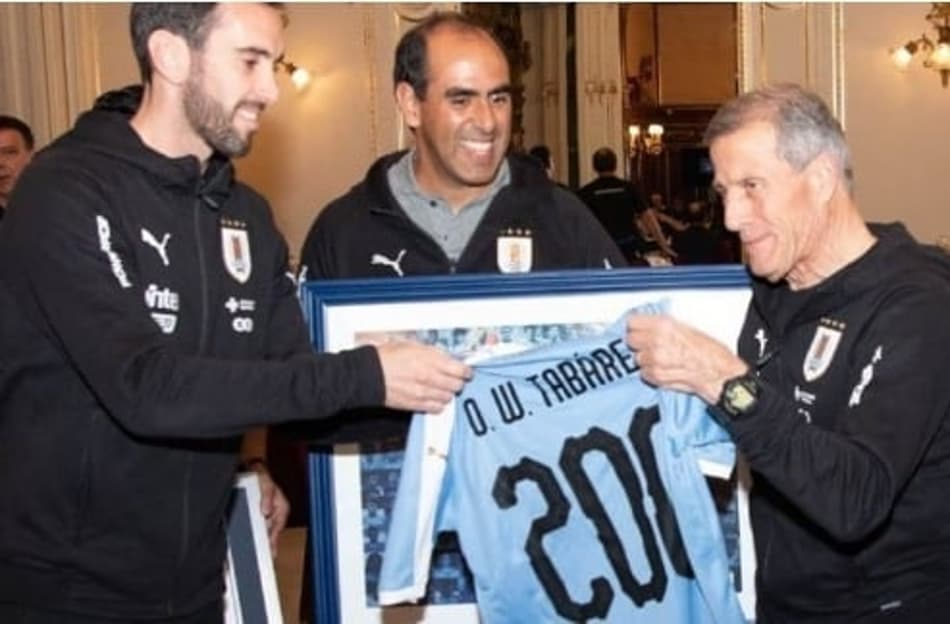 Óscar Tabárez entra para o Livro dos Recordes; Entenda