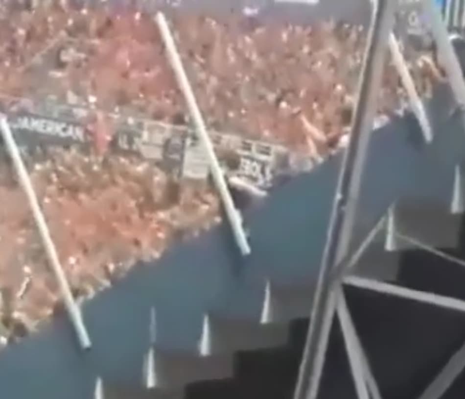 Estádio da final da Sul-Americana balança com festa da torcida; Assista