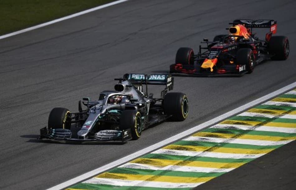 Ross Brawn destaca complicações do Brasil com a covid-19, mas mantém confiança de corrida no país