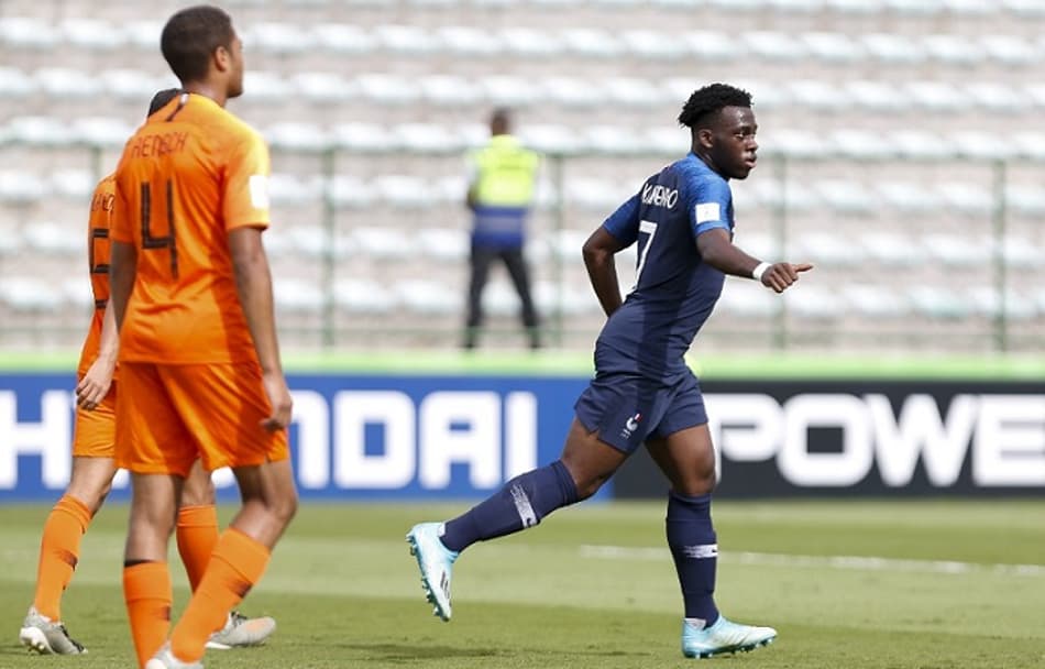 Kalimuendo faz hat-trick, França vence Holanda e conquista terceiro lugar no Mundial Sub-17