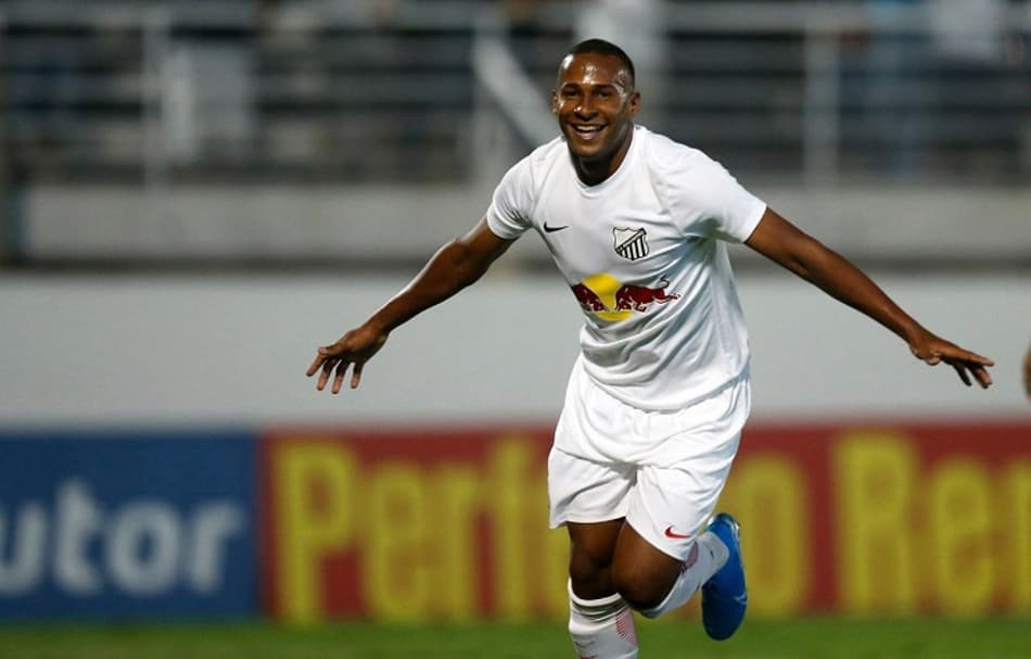 Campeão pelo Bragantino, atacante celebra segundo acesso seguido