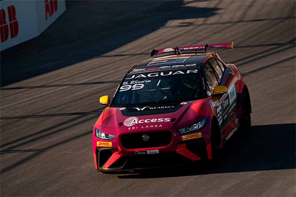 Evans vence de ponta a ponta a primeira do Jaguar I-PACE eTROPHY em Al-Diriyah; Jimenez em segundo