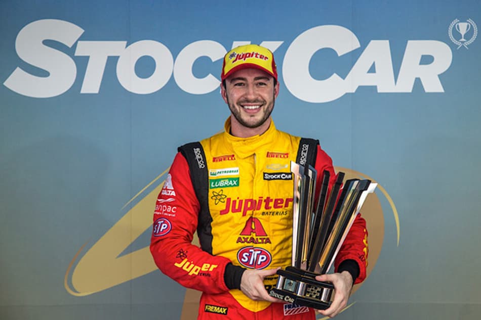 Casagrande conquista pole da Stock em Goiânia e faz homenagem a Tuka Rocha
