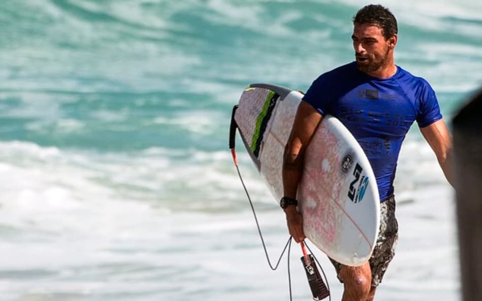 Leo Neves - Surfista