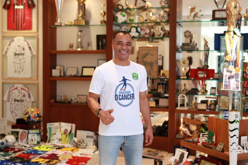 Promoção dá camisa autografada por Cafu e chance de jogar com o capitão do penta