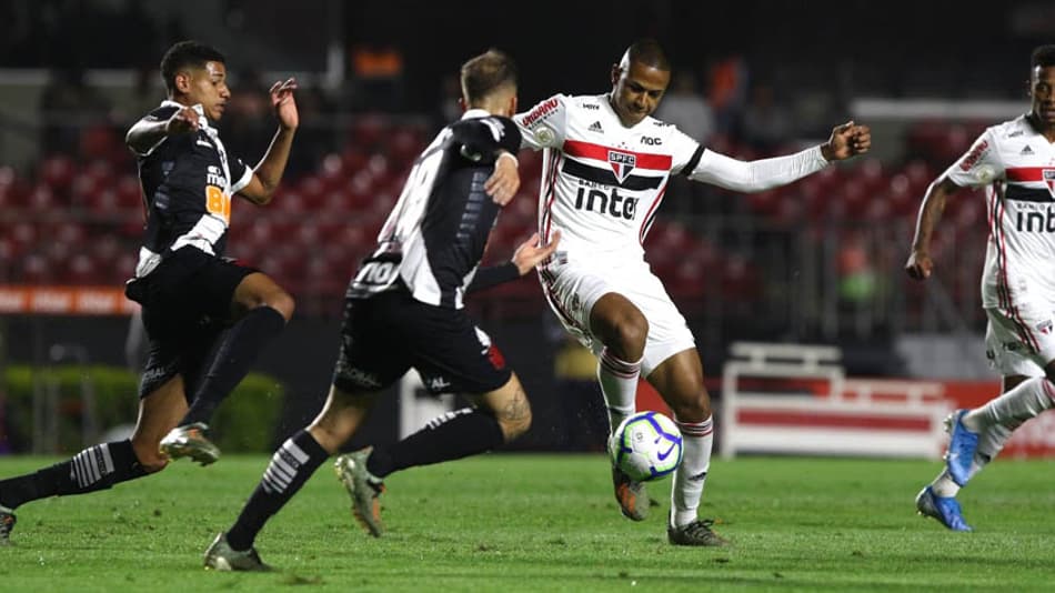 ‘Falta de vontade’, jogo ruim e ritmo de férias: a derrota do Vasco no Morumbi