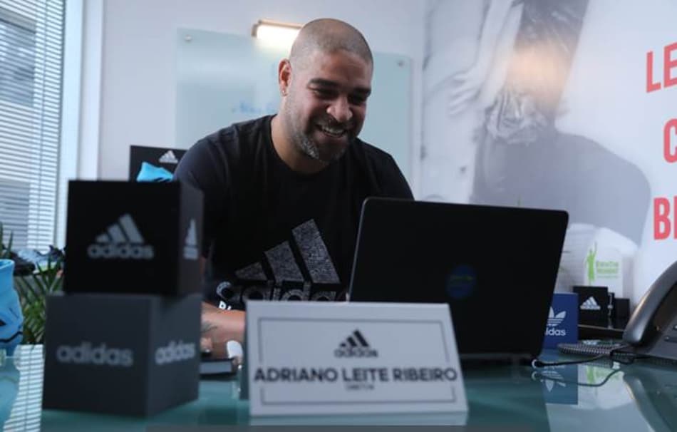 Adriano Imperador vira 'o cara' da Adidas e amplia sucesso fora dos campos