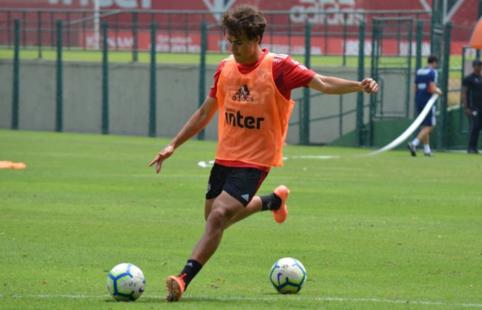 São Paulo faz último treino antes de pegar o Grêmio; veja provável time