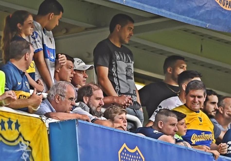 Com Riquelme no estádio, Boca fica no empate com o Argentinos Juniors